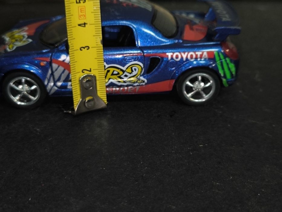 Carrinho Toyota MR2 Azul
Miniatura de um carro desportivo Toyota MR2.