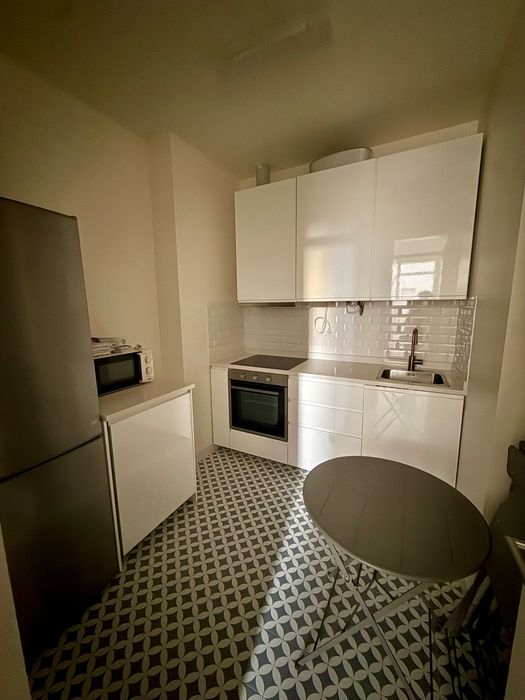 Arrendo T1 na ajuda mobiliado , equipado e totalmente remodelado