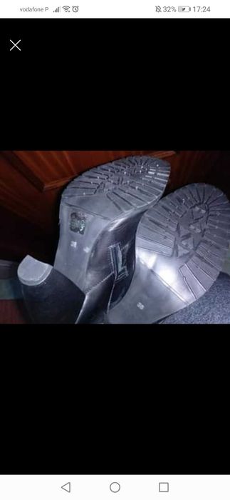 Botas em pele NOVAS
