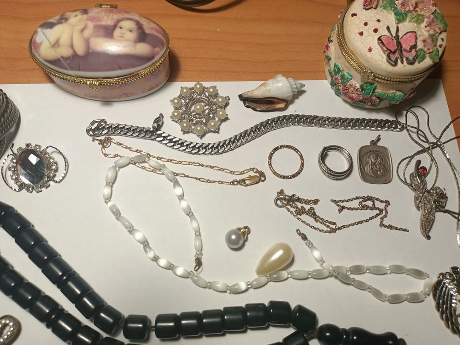 Біжутерія прикраси сувеніри