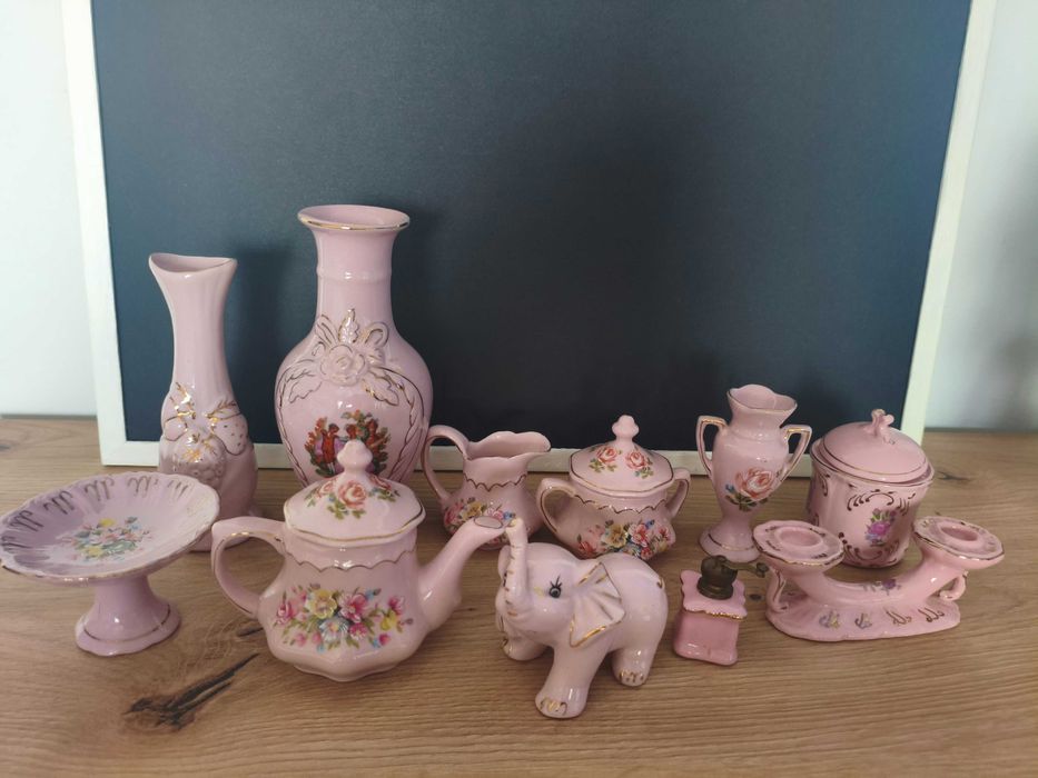 Zestaw miniatur kolekcjonerskich z różowej porcelany Czechy