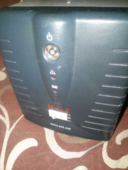 источник бесперебойного питания MGE Nova AVR 600 (переделывался)