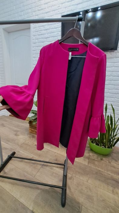 Нарядный жакет фирмы Zara, размер L