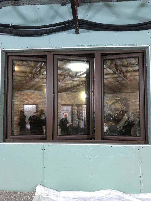 Покраска  окон  дверей  пвх  алюминиевых  конструкций .