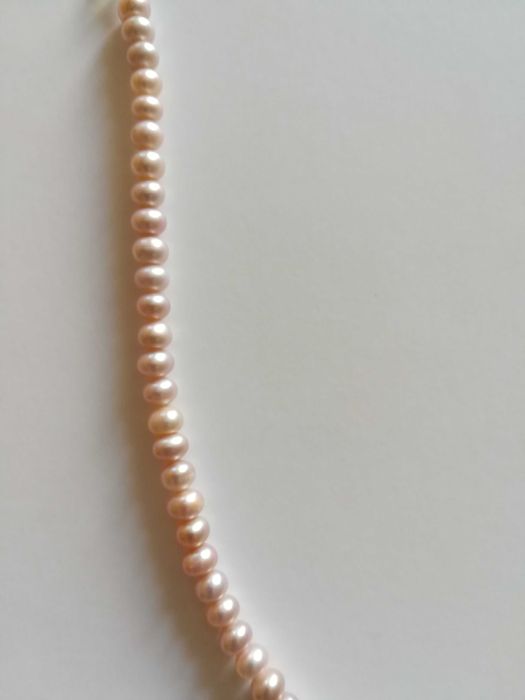 Розовый натуральный жемчуг.