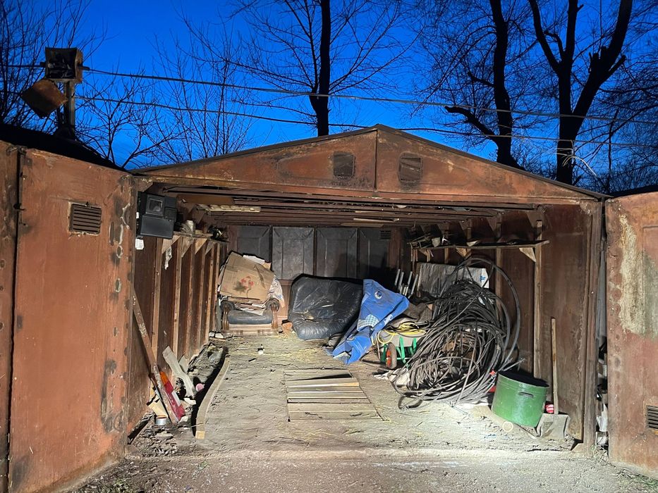 Продам гараж металевий збірний з місцем у кооперативі