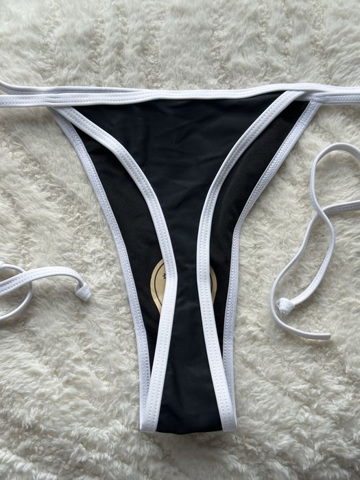 купальник черный и розовый с белой оконтовкой