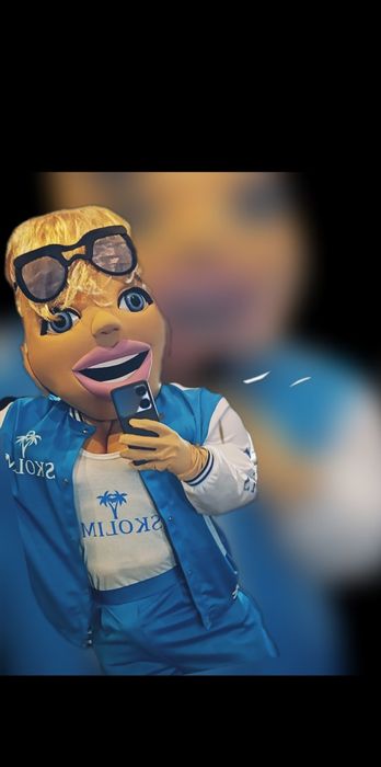 Żywa maskotka kobieta i mężczyz