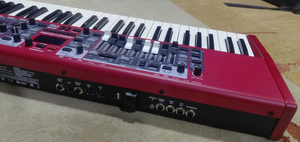 Teclado Nord Electro 6D 61 teclas