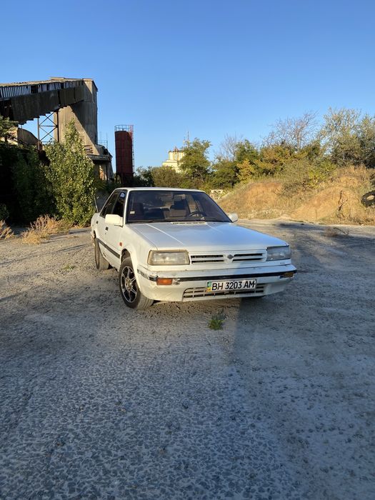 Nissan Bluebird 1990  2.0 бензин инжектор