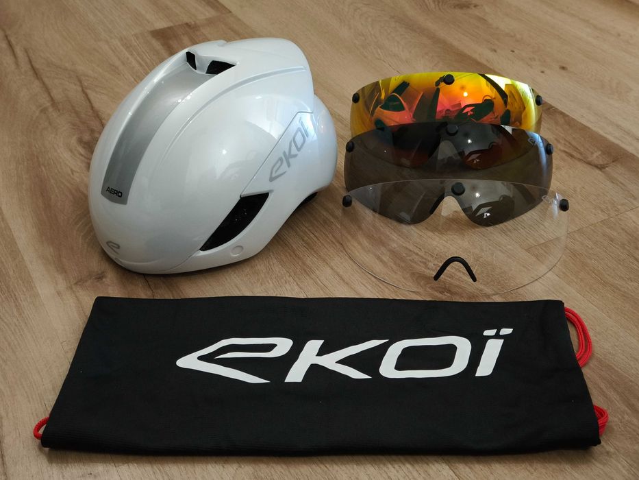 Capacete Aero "Ekoi Aero16" C/Óculos integrados "Novo"