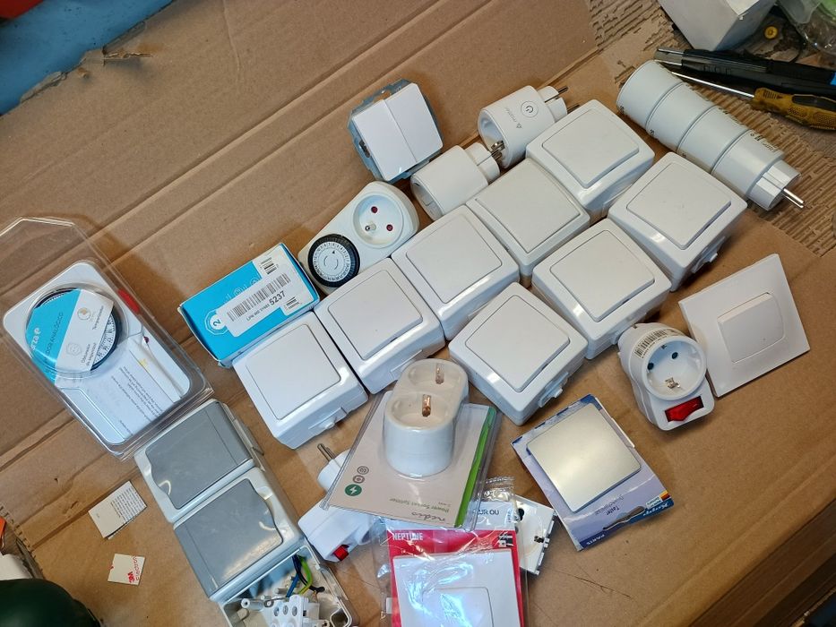 Włączniki natynkowe wtyczki