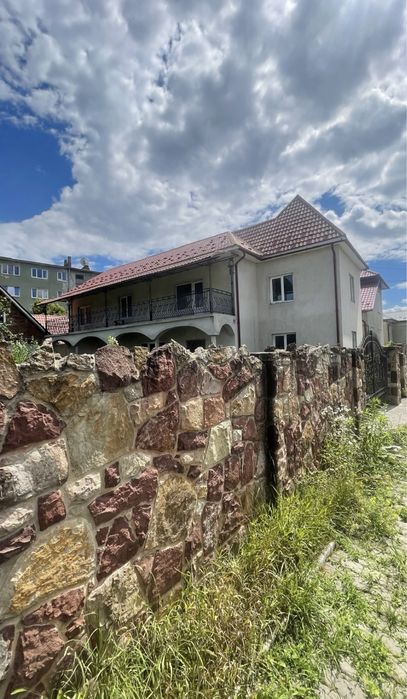 Продається добротний 2-поверховий будинок. Чортків