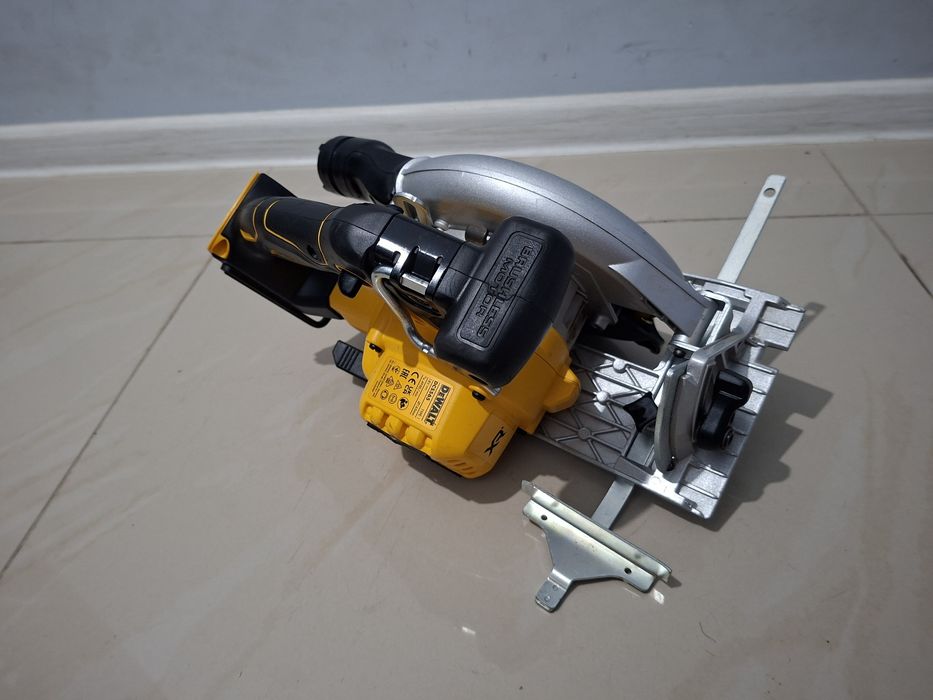 Пила дискова акумуляторна безщіткова DeWALT DCS565