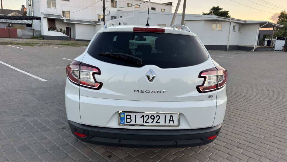 Renault Megane 2016рік BOSE Не фарбований