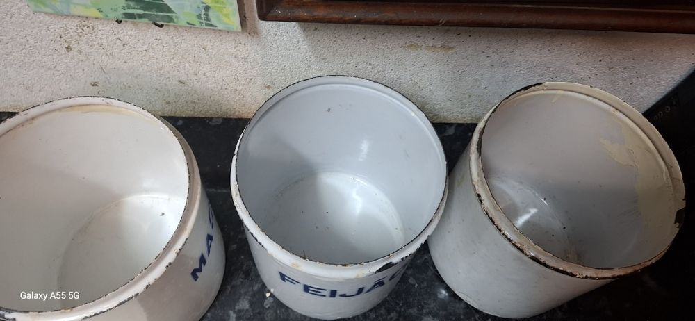 Potes vintage em esmalte