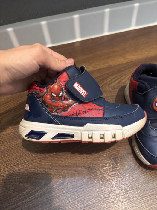 Взуття дитяче кросівки Marvel