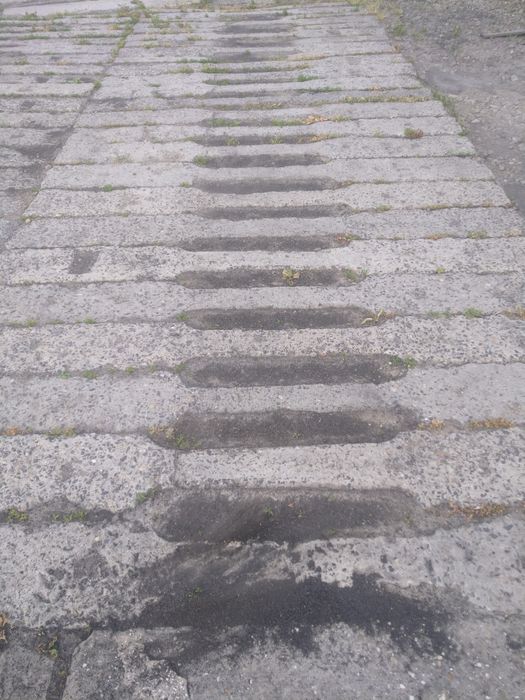 Podkłady kolejowe płyty drogowe betonowe.