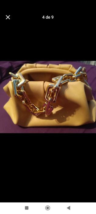 Mala de senhora com corrente