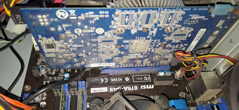 Komputer stacjonarny z monitorem LG 20 cali