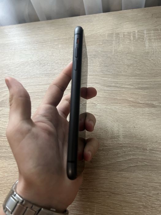 Айфон 11 64 g в хорошому стані