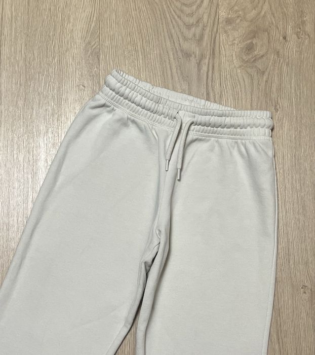 Фирменный спортивный костюм Primark на флисе, молоко, 8-9 лет