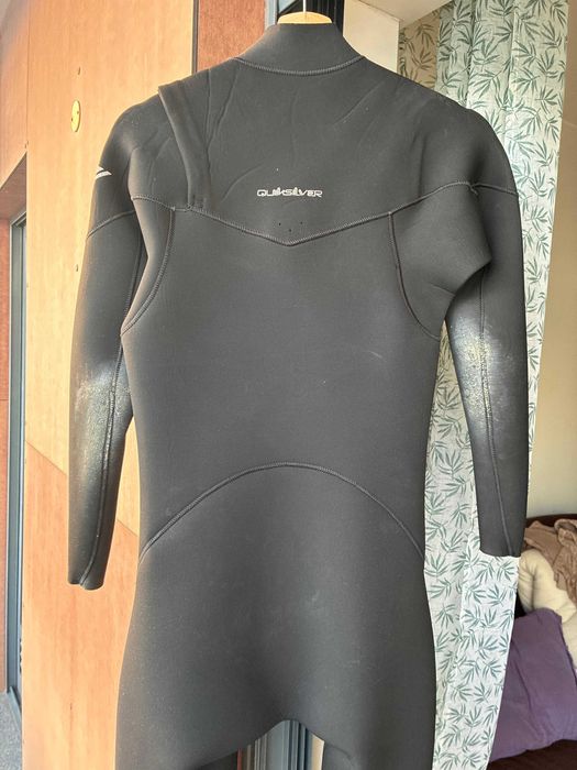 Fato de surf Quiksilver 4/3 mm – Tamanho M – pouco uso