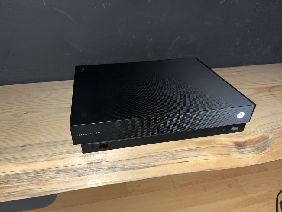 Xbox project scorpio 2 pady 10 gier