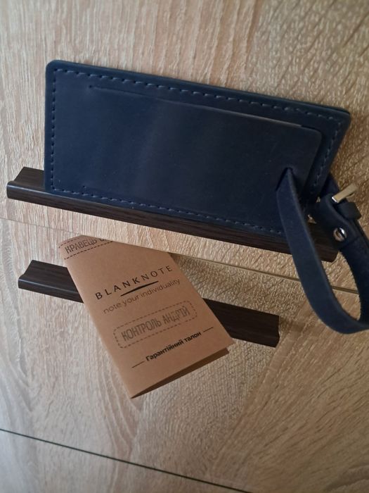 Бирка для багажа. Бирка на чемодан.