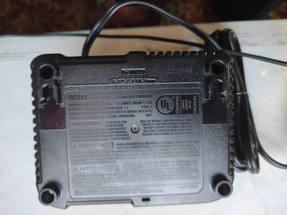 Адаптер Dewalt dcb115, 10-20v, 4a, питание 220v