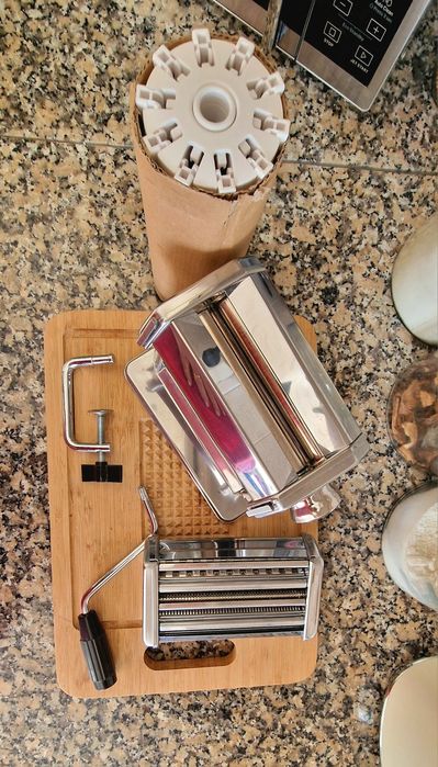 Máquina de fazer massa e secador de massa