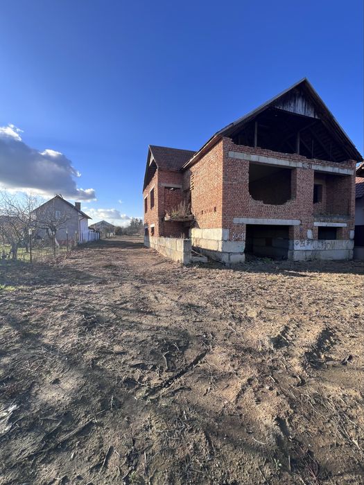 Продаж недобудови на ділянці площею 12 сот! В чудовому районі!