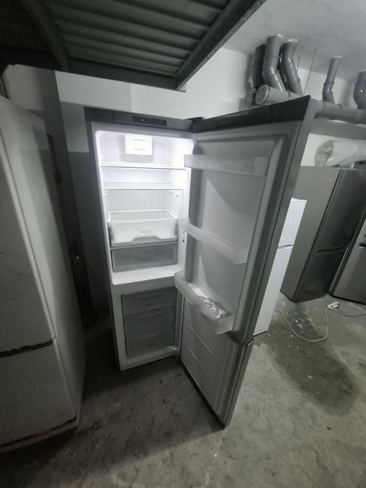 Frigorífico indesit a um preço acessível 1.87 altura 0.59 largura e 0.59 profundidade