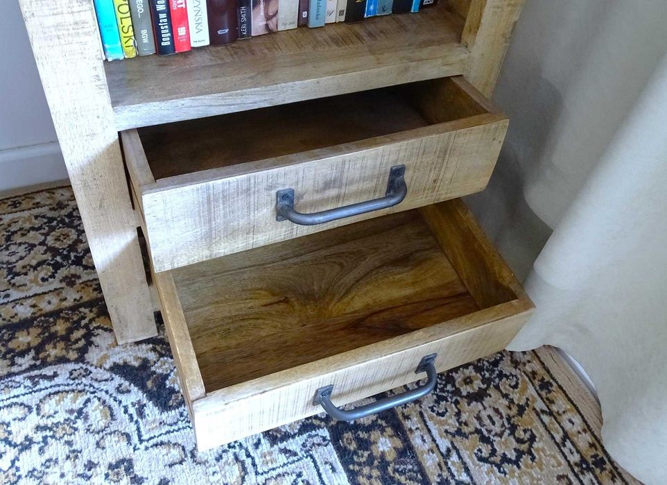 Kolonialna drewniana witryna / regał z litego drewna – śliczny