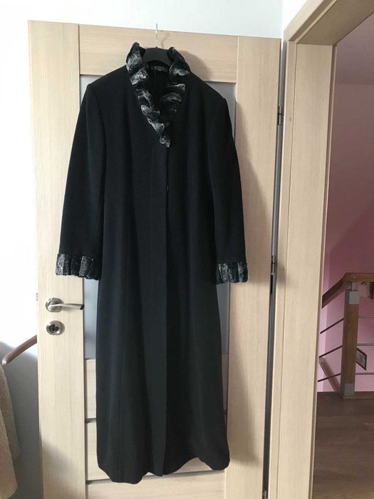 Długi klasyczny płaszcz. Na pomoc kotom bezdomnym.