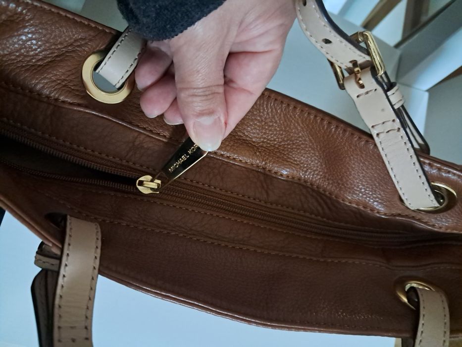 Mala de pele marca Michael kors