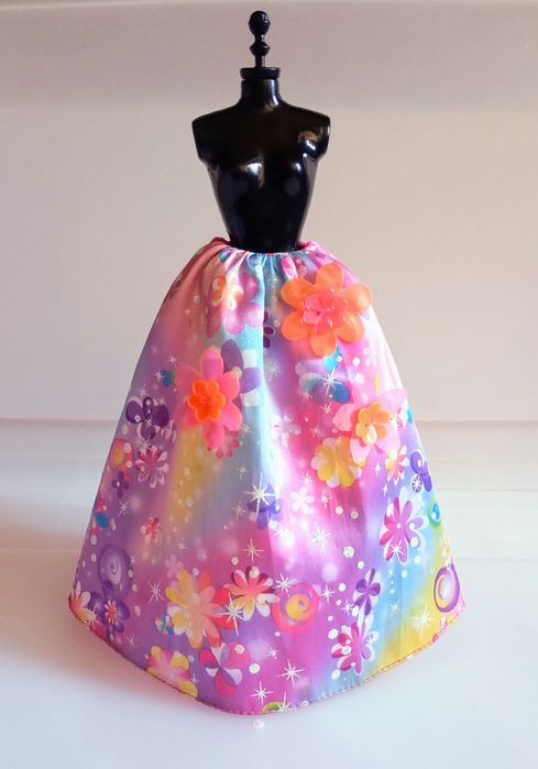 Barbie saia para Princesa Alexa e o Portal Secreto 2014.