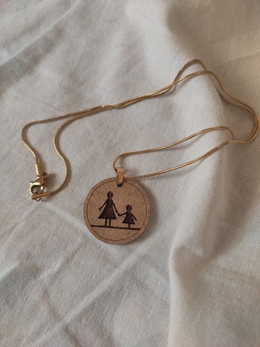 Colar de madeira (hand made)