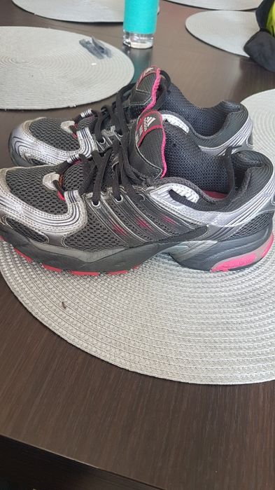 Buty sportowe firmy Adidas, rozm.38