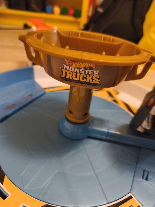 Hot wheels tor wyrzutnia  arena rekina monster trucks