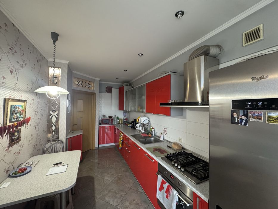 Продаж котедж у Винниках, вул. Яворницького, євроремонт, гараж.