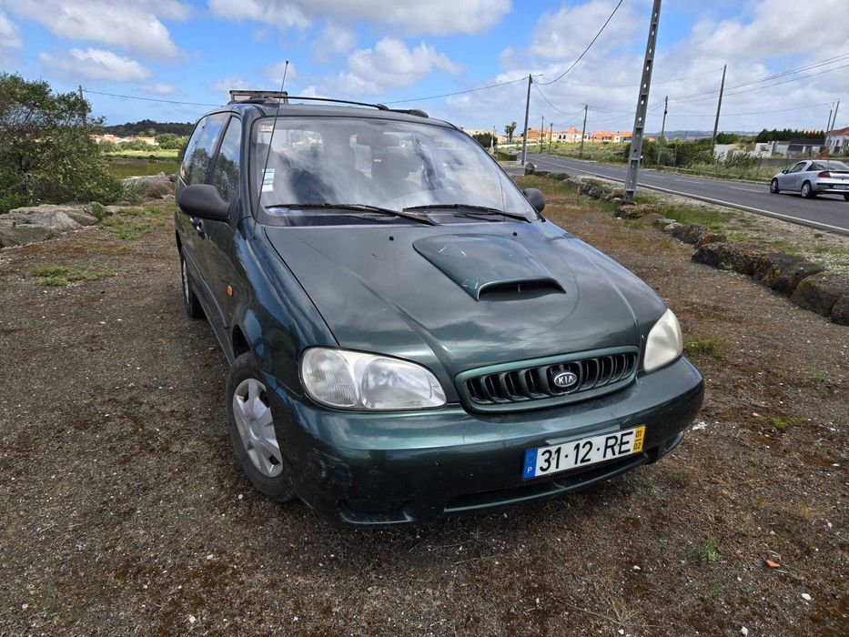 Kia Carnival 7 lugares - 2001