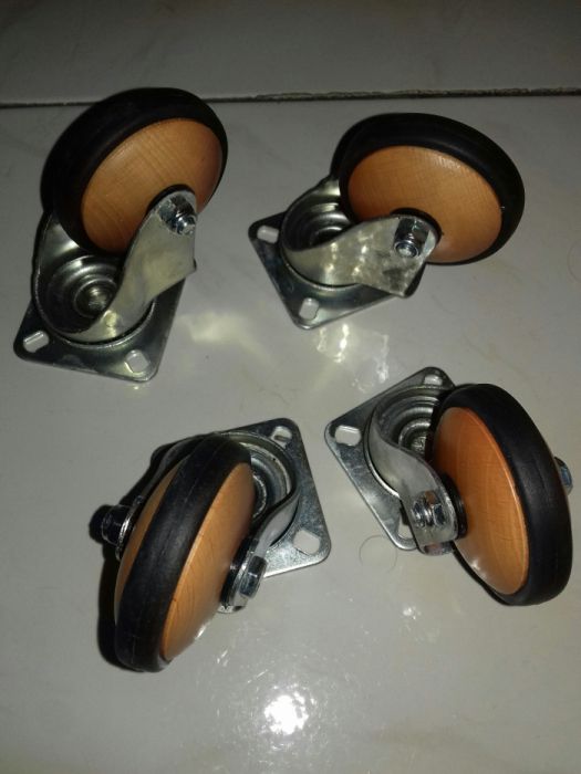 Pés com rodízios434689306358589441