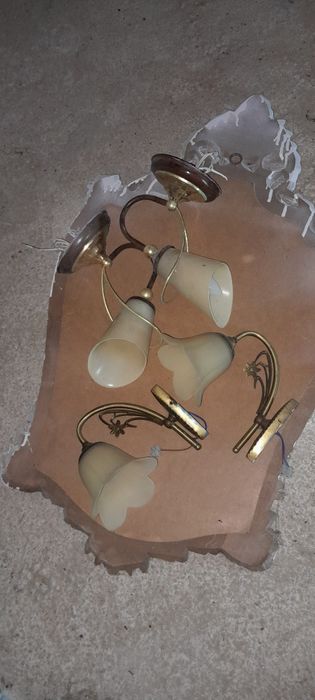 2 candeiros de teto 2 de mesinha  4 de parede