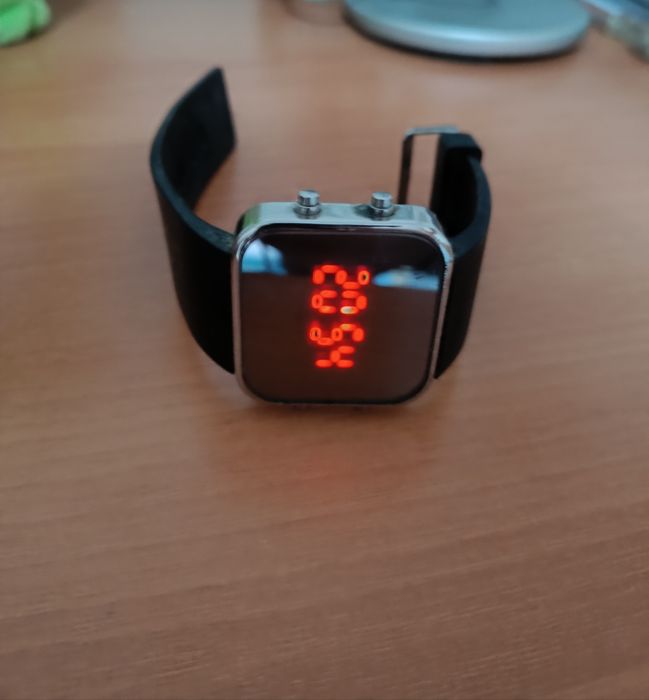 Relógio Digital Avon Stainless Steel Back