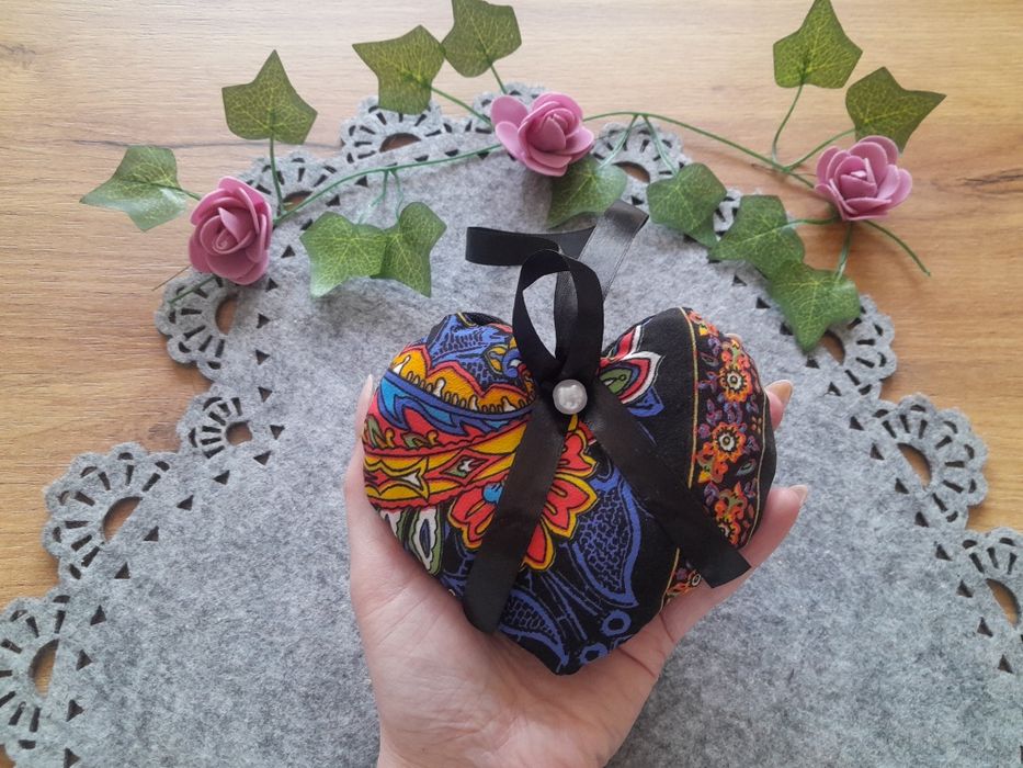 Zawieszka Serduszko styl folkowy, boho, etno, kwiaty, koronka