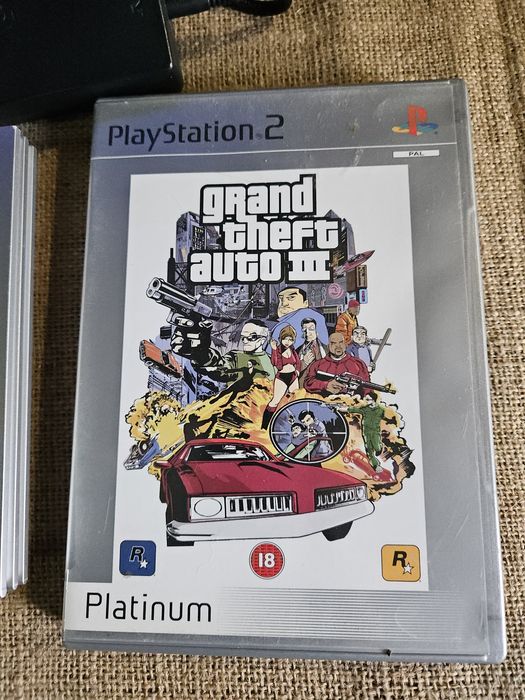 Ps2 cinza com um jogo