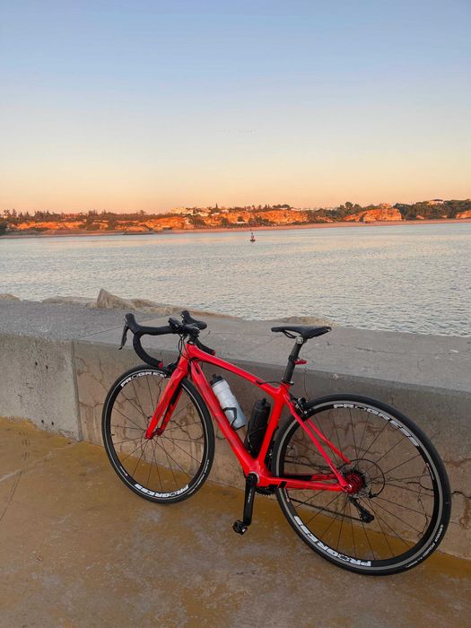 Bicicleta de estrada BH carbono