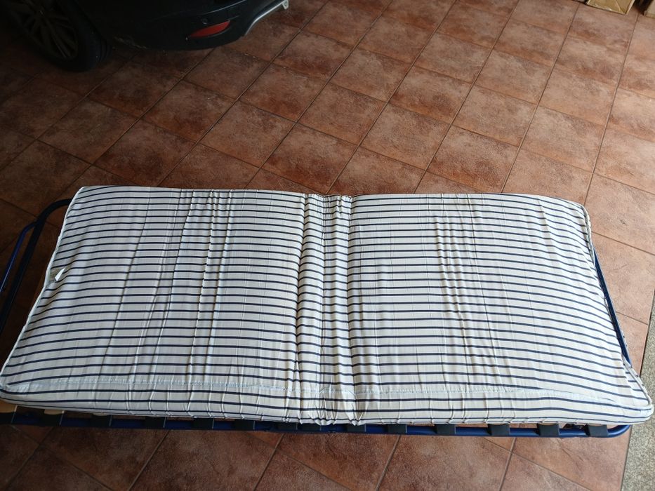 Cama de hóspedes dobrável