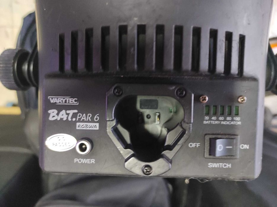 Vendo 4 leds a bateria com duas baterias cada led